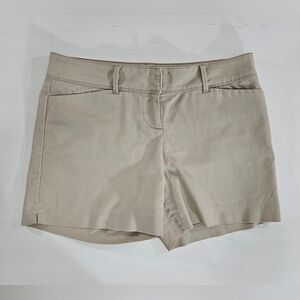 The Limited cream chino shorts women's size 8